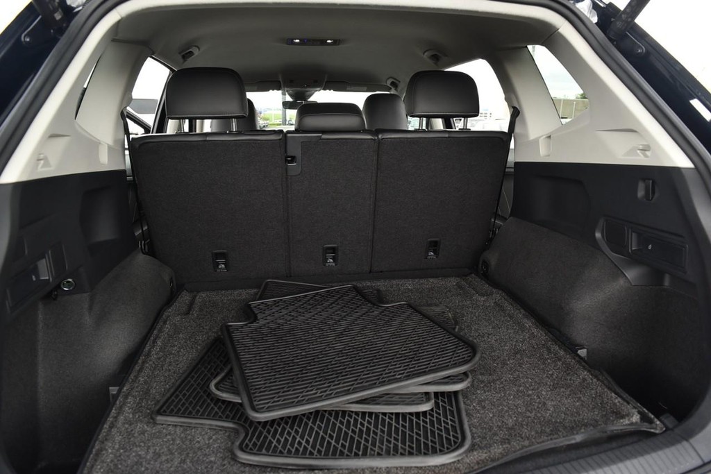 Volkswagen Tiguan Vehicle Full-screen Gallery Image 25