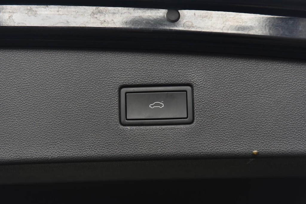Volkswagen Tiguan Vehicle Full-screen Gallery Image 26