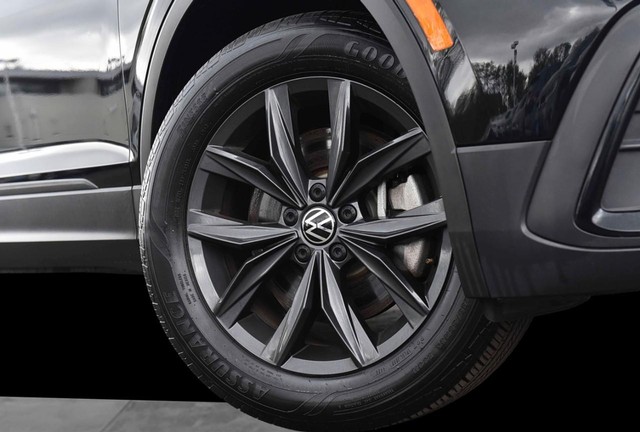 Volkswagen Tiguan Vehicle Image 03