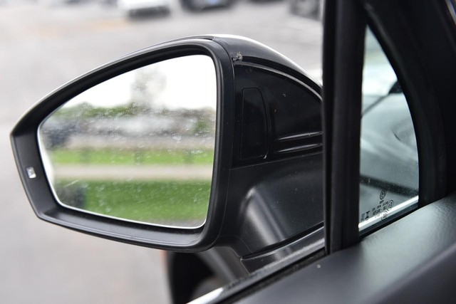 Volkswagen Tiguan Vehicle Image 10