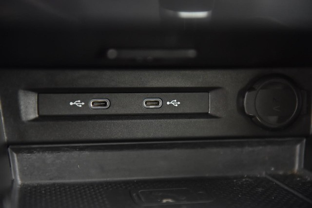 Volkswagen Tiguan Vehicle Image 16