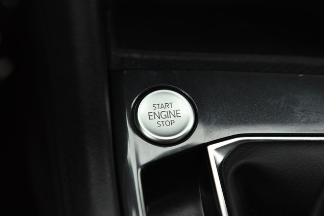 Volkswagen Tiguan Vehicle Image 17