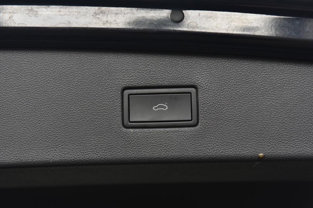 Volkswagen Tiguan Vehicle Image 26