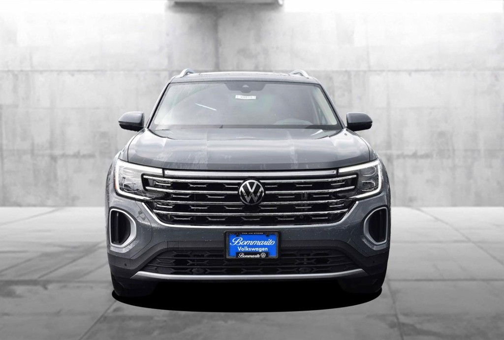Volkswagen Atlas Vehicle Full-screen Gallery Image 4