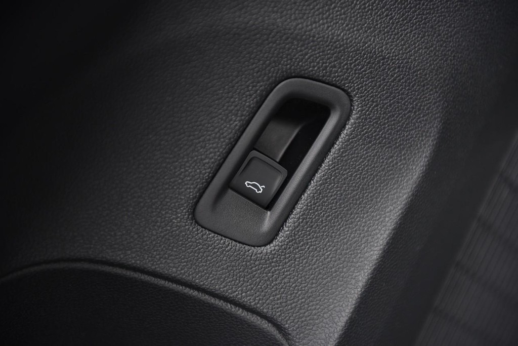 Volkswagen Atlas Vehicle Full-screen Gallery Image 9