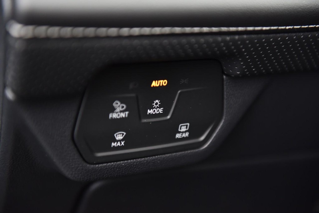 Volkswagen Atlas Vehicle Full-screen Gallery Image 11