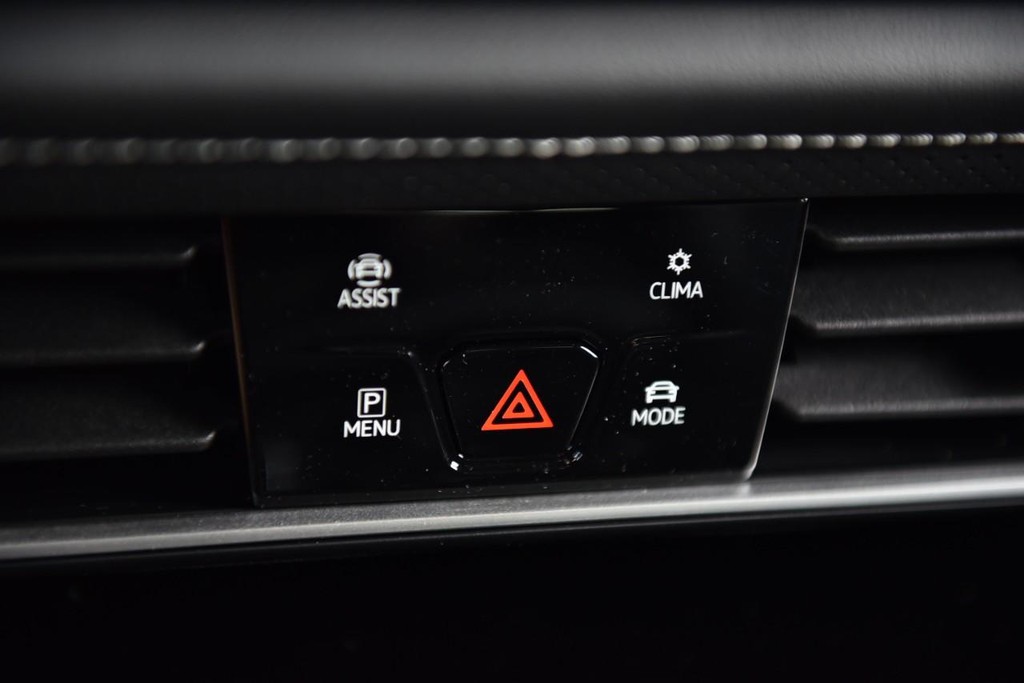 Volkswagen Atlas Vehicle Full-screen Gallery Image 15