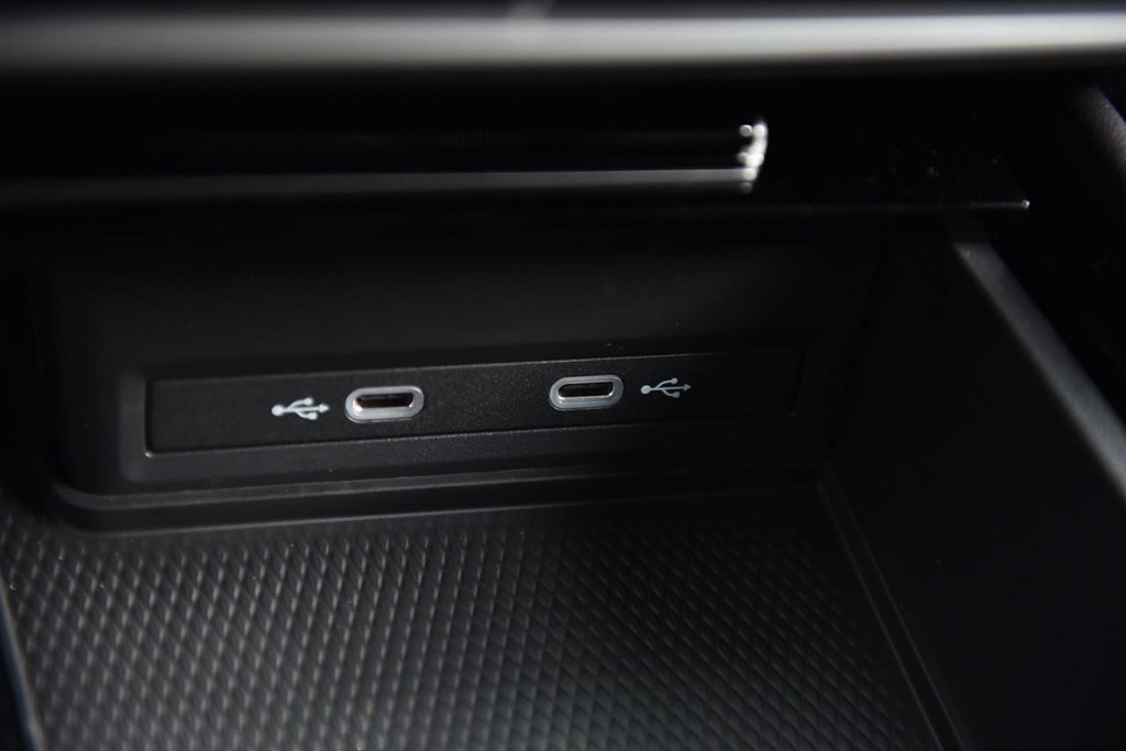 Volkswagen Atlas Vehicle Full-screen Gallery Image 16