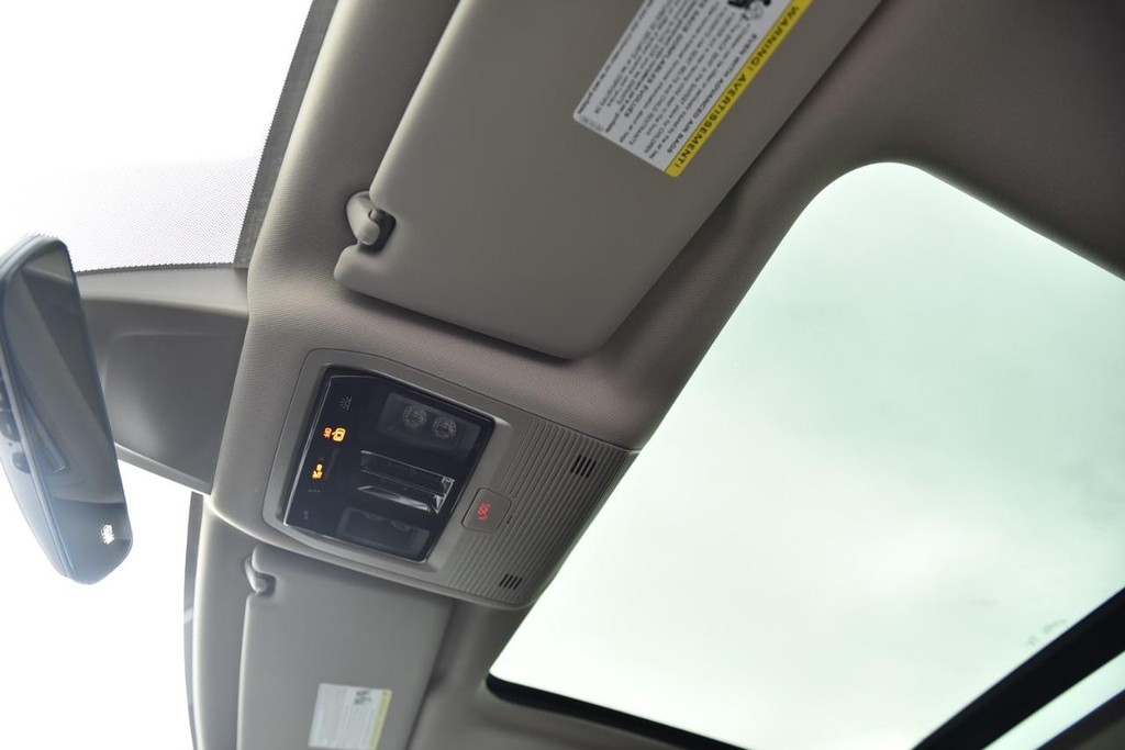 Volkswagen Atlas Vehicle Full-screen Gallery Image 21