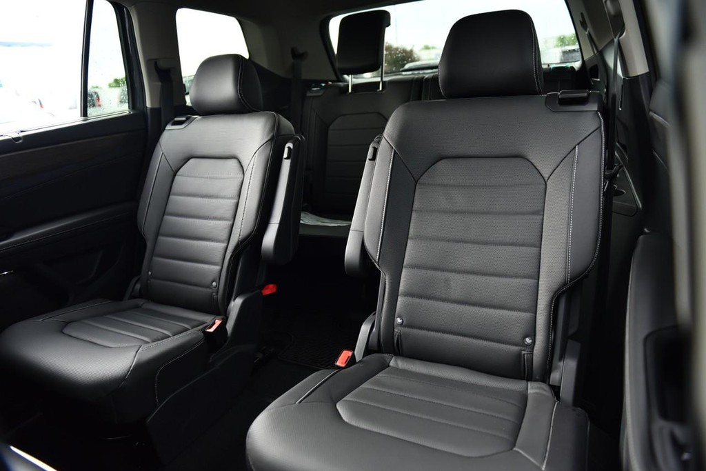Volkswagen Atlas Vehicle Full-screen Gallery Image 22