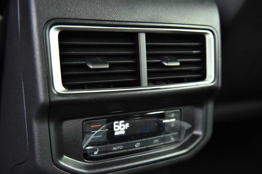Volkswagen Atlas Vehicle Full-screen Gallery Image 23