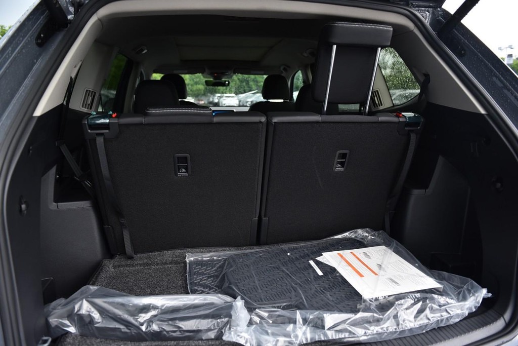 Volkswagen Atlas Vehicle Full-screen Gallery Image 26