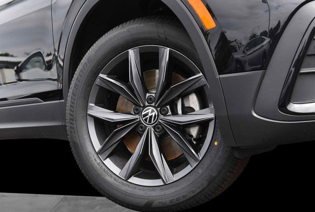 Volkswagen Tiguan Vehicle Image 03