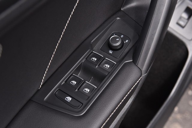 Volkswagen Tiguan Vehicle Image 08