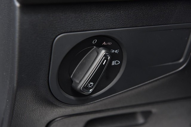 Volkswagen Tiguan Vehicle Image 11
