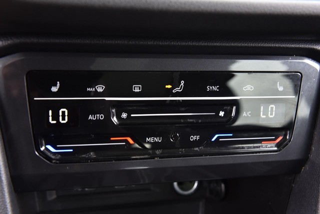 Volkswagen Tiguan Vehicle Image 15