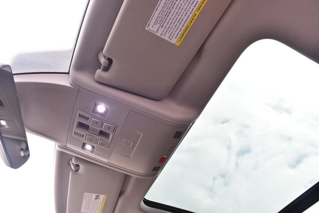 Volkswagen Tiguan Vehicle Image 21