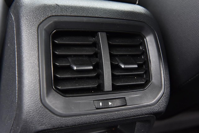 Volkswagen Tiguan Vehicle Image 23