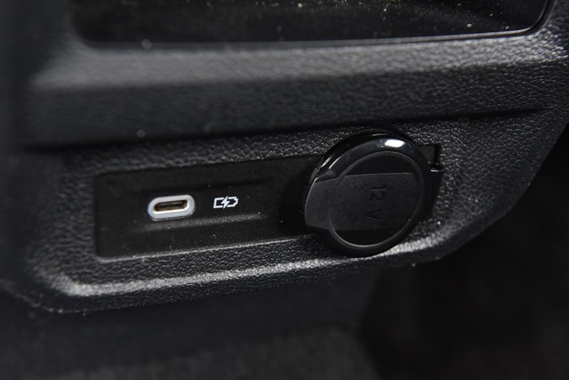 Volkswagen Tiguan Vehicle Image 24