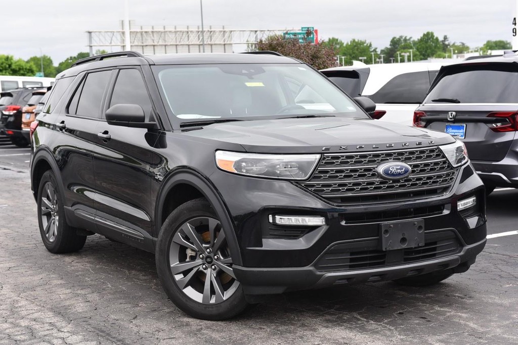 Ford Explorer Vehicle Full-screen Gallery Image 02