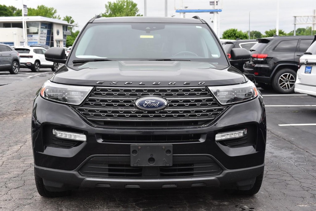 Ford Explorer Vehicle Full-screen Gallery Image 04
