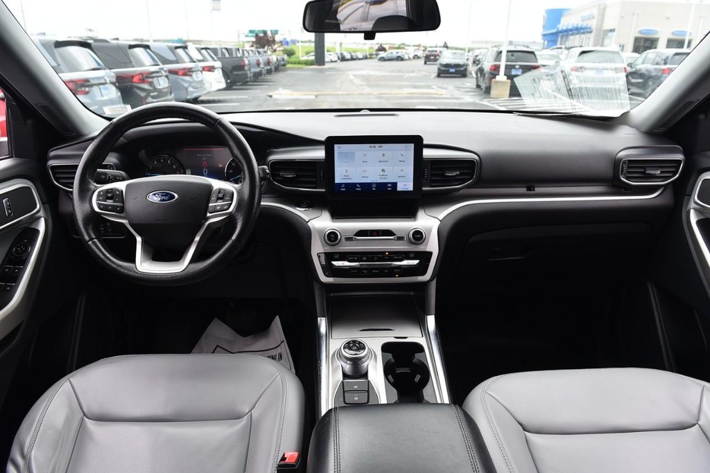 Ford Explorer Vehicle Full-screen Gallery Image 07