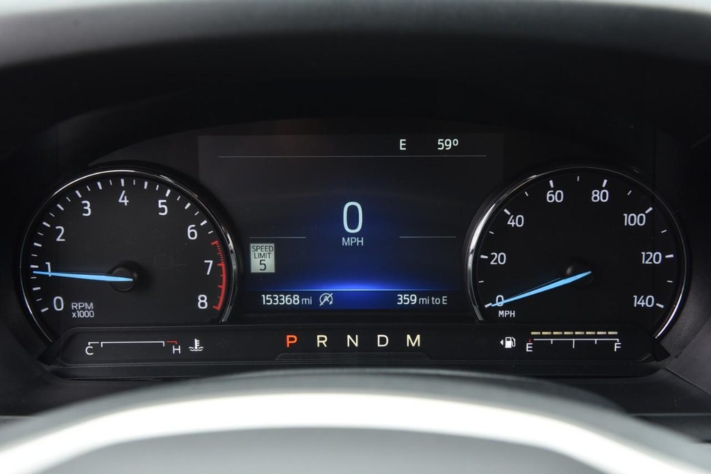 Ford Explorer Vehicle Full-screen Gallery Image 11