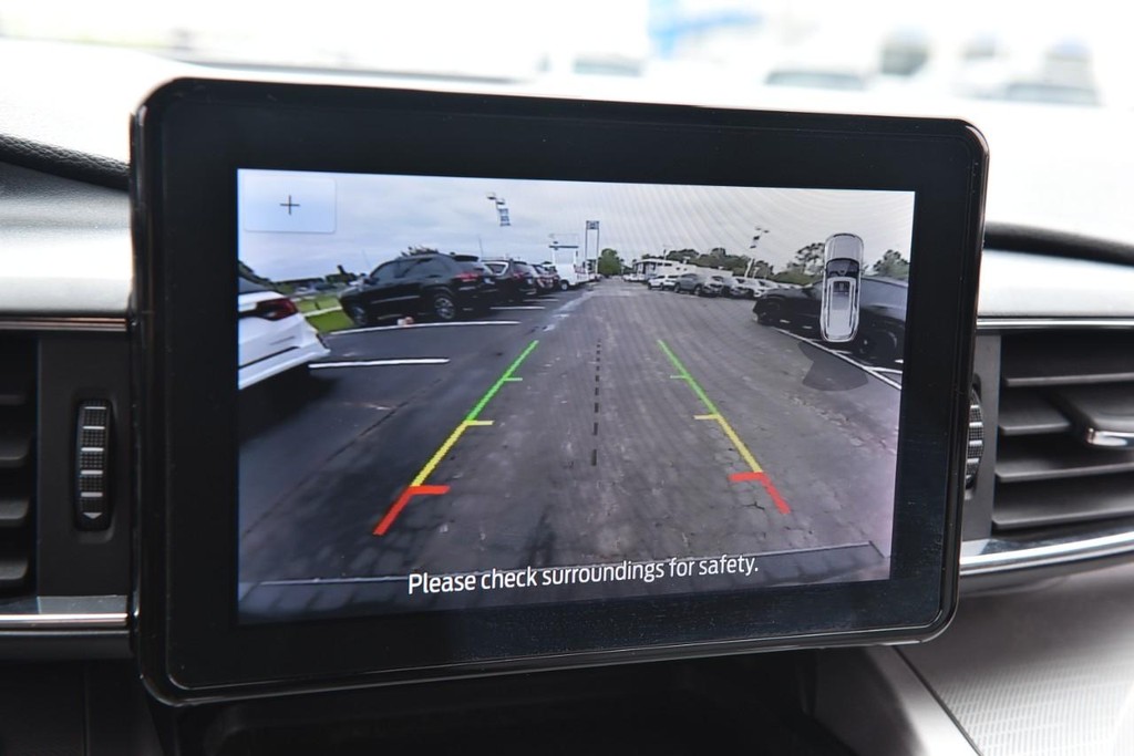 Ford Explorer Vehicle Full-screen Gallery Image 12