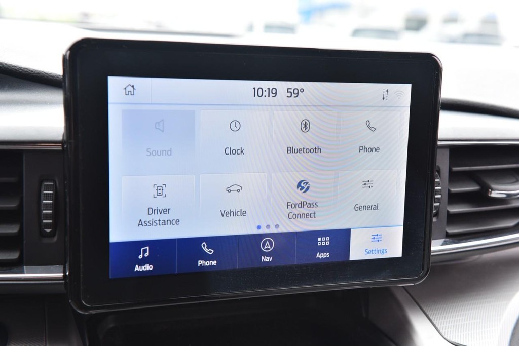 Ford Explorer Vehicle Full-screen Gallery Image 13