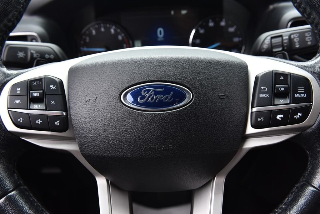 Ford Explorer Vehicle Full-screen Gallery Image 18