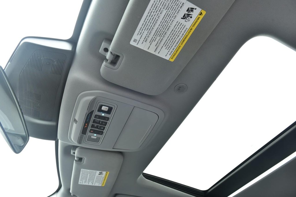 Ford Explorer Vehicle Full-screen Gallery Image 21