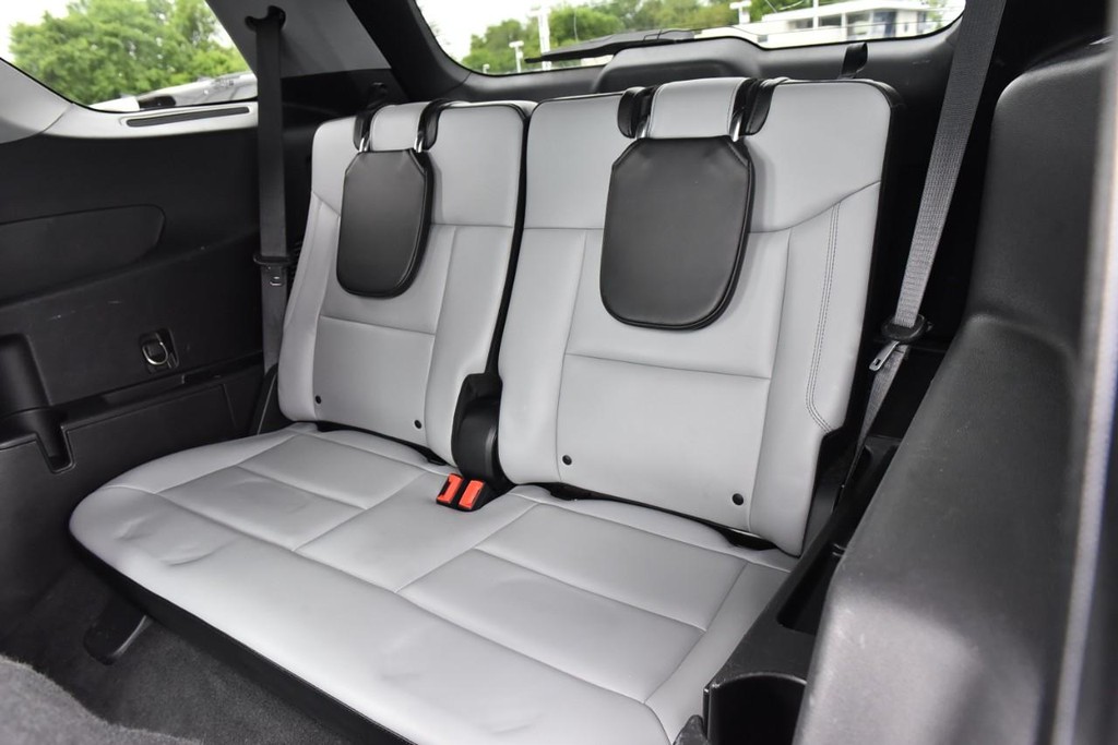 Ford Explorer Vehicle Full-screen Gallery Image 24