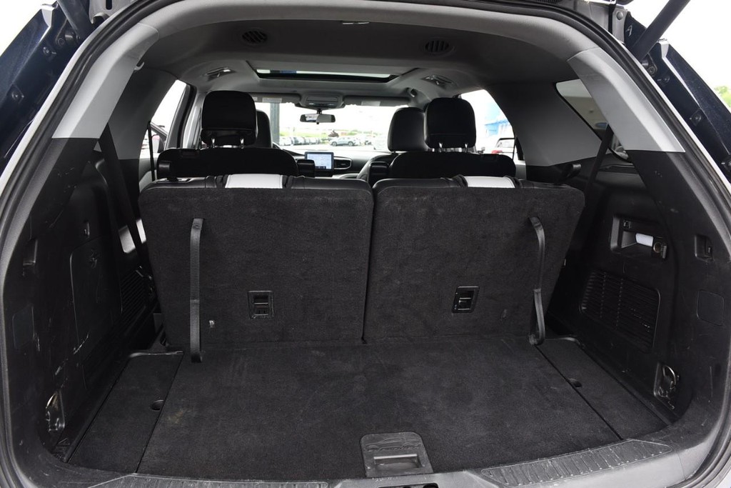 Ford Explorer Vehicle Full-screen Gallery Image 25