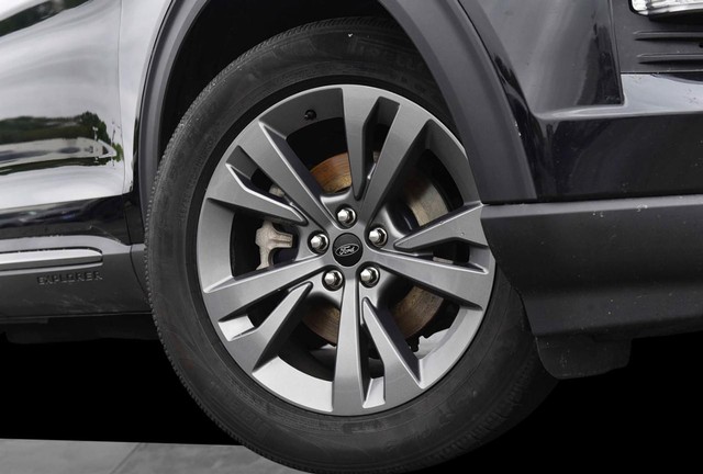 Ford Explorer Vehicle Image 03
