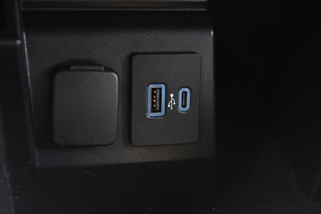 Ford Explorer Vehicle Image 16