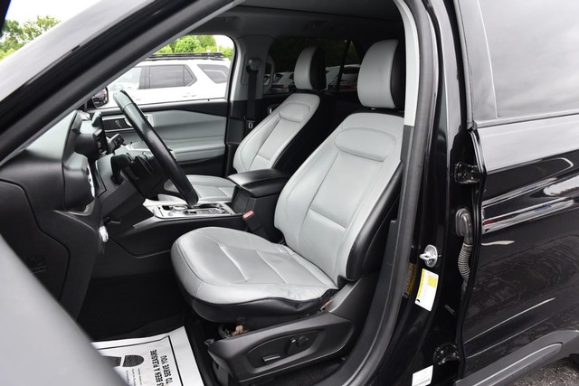 Ford Explorer Vehicle Image 19