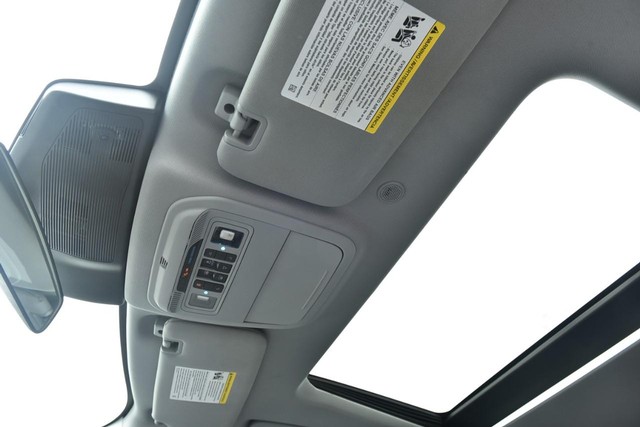 Ford Explorer Vehicle Image 21