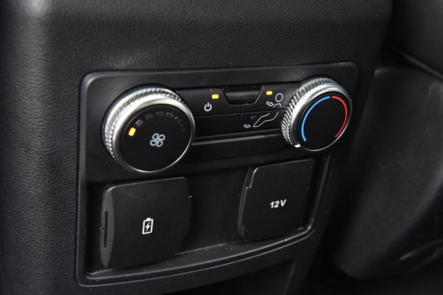 Ford Explorer Vehicle Image 23