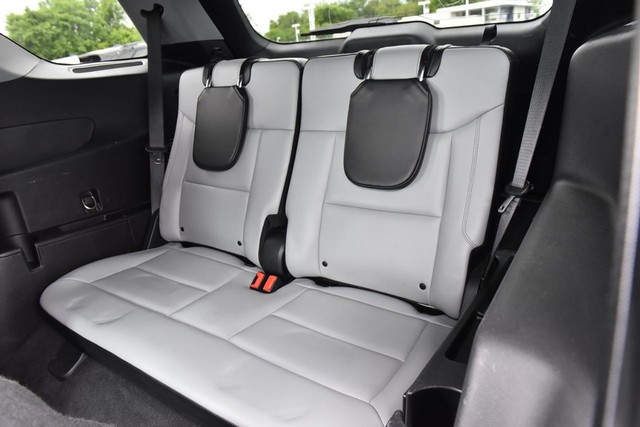 Ford Explorer Vehicle Image 24