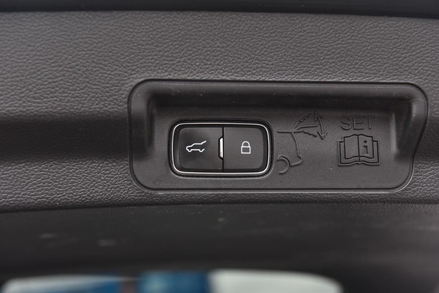 Ford Explorer Vehicle Image 26