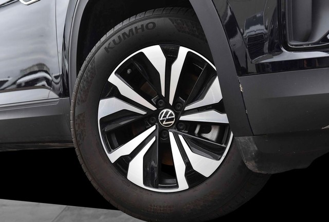Volkswagen Atlas Cross Sport Vehicle Image 03