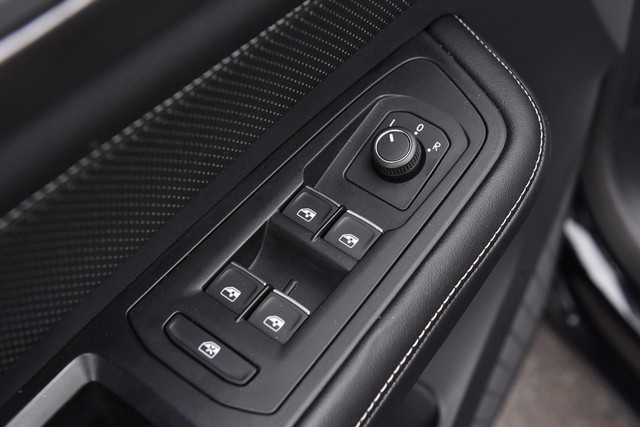 Volkswagen Atlas Cross Sport Vehicle Image 08
