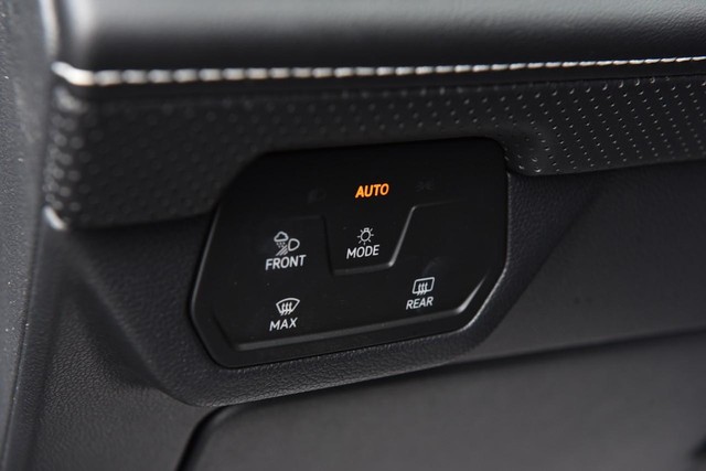 Volkswagen Atlas Cross Sport Vehicle Image 10