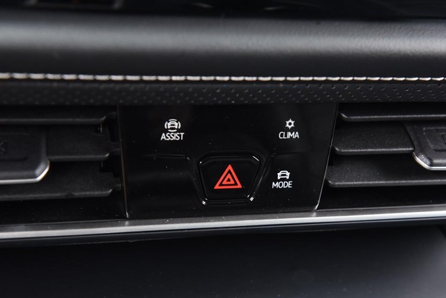 Volkswagen Atlas Cross Sport Vehicle Image 14