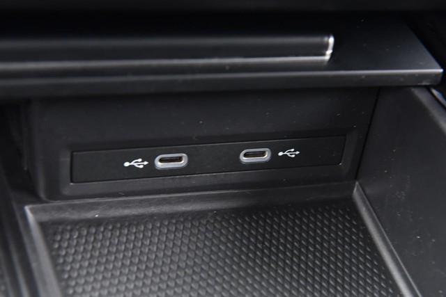 Volkswagen Atlas Cross Sport Vehicle Image 15