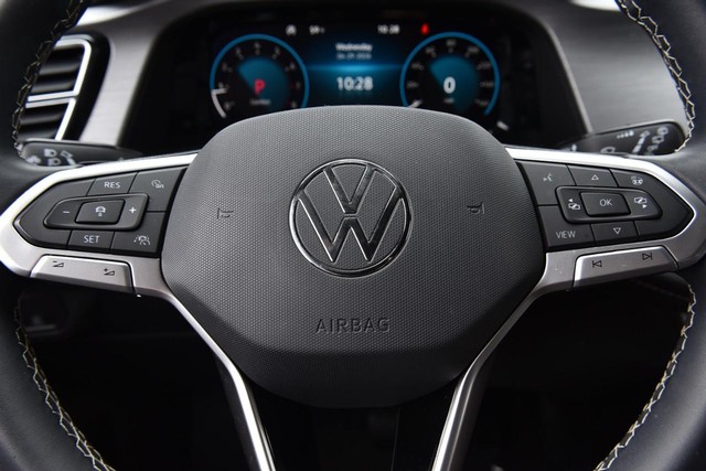 Volkswagen Atlas Cross Sport Vehicle Image 17