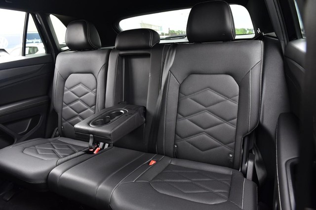 Volkswagen Atlas Cross Sport Vehicle Image 20