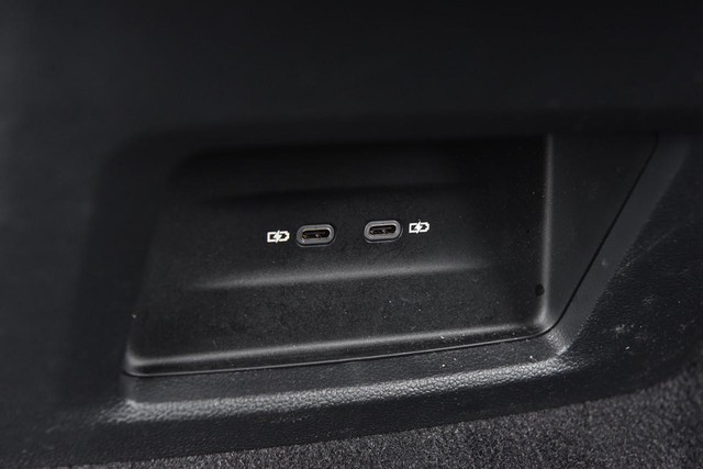 Volkswagen Atlas Cross Sport Vehicle Image 22