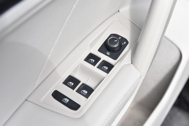 Volkswagen Tiguan Vehicle Image 08