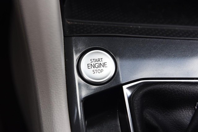 Volkswagen Tiguan Vehicle Image 16